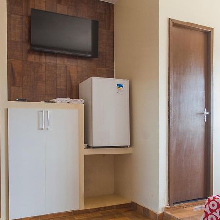 Oyo M&J Hotel Santo Antônio do Descoberto Екстериор снимка