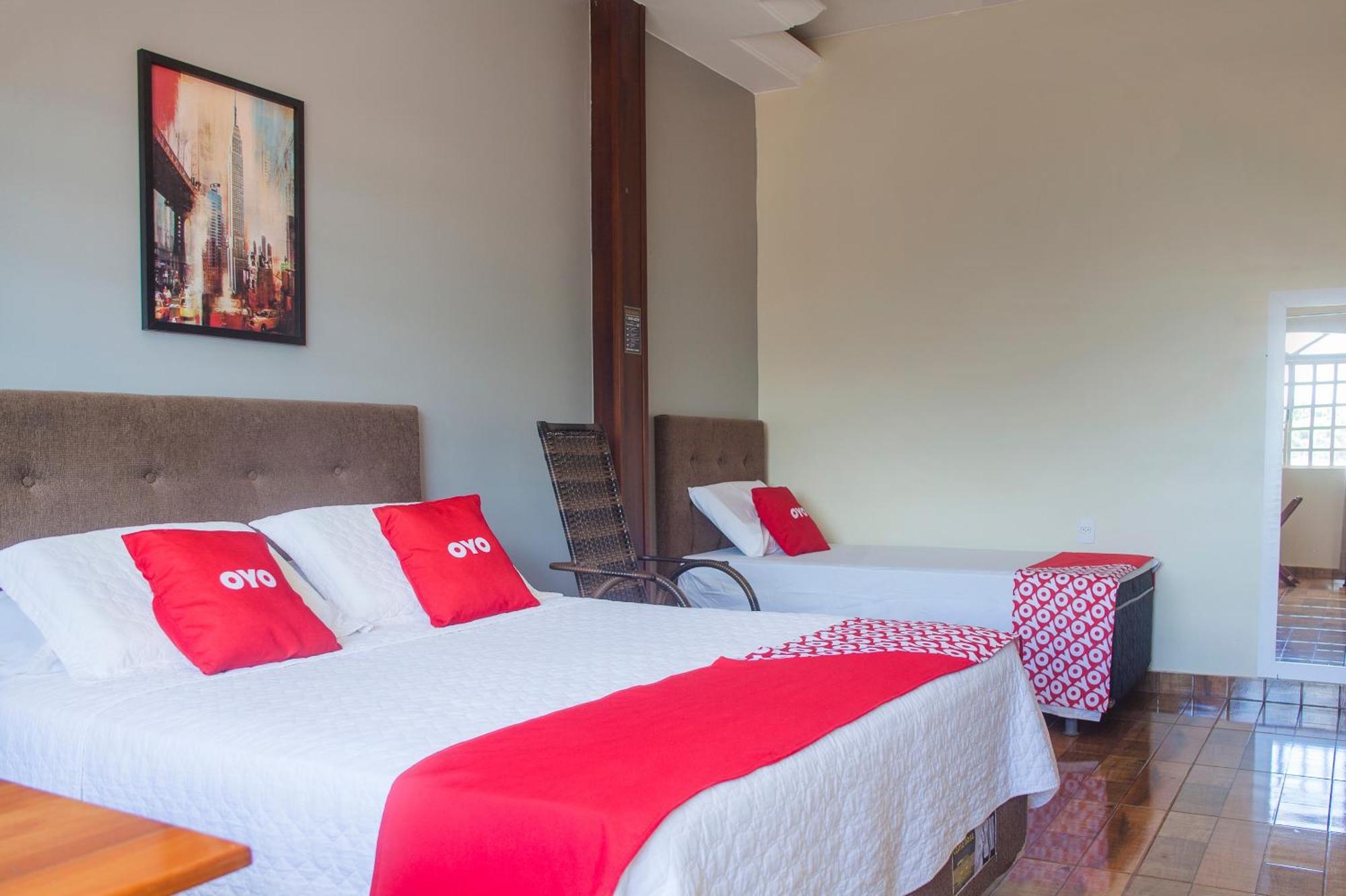 Oyo M&J Hotel Santo Antônio do Descoberto Екстериор снимка
