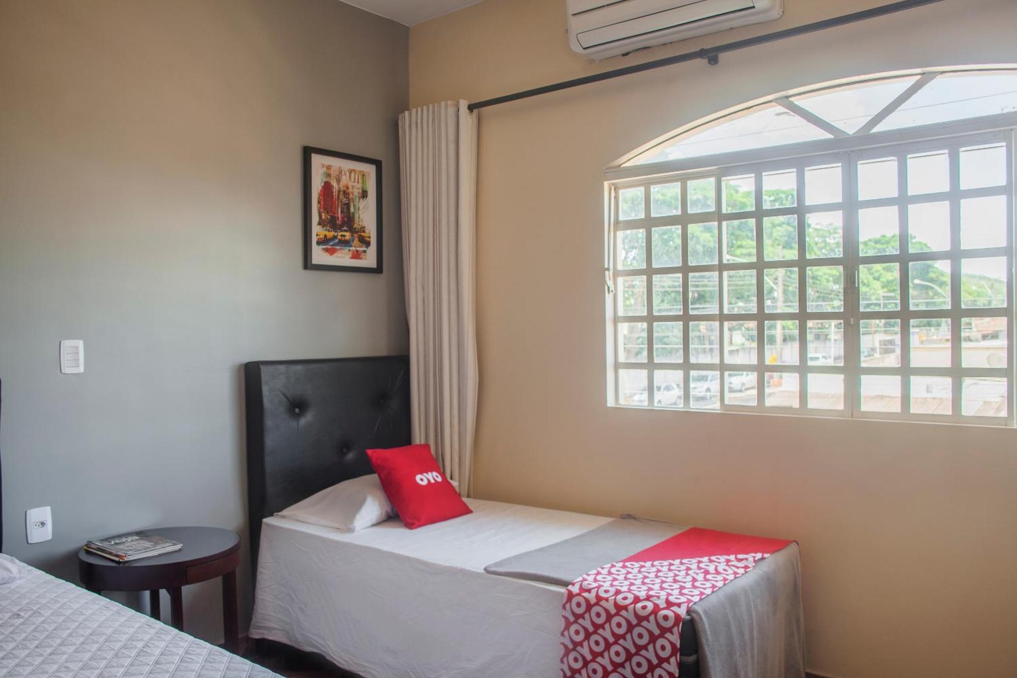 Oyo M&J Hotel Santo Antônio do Descoberto Екстериор снимка